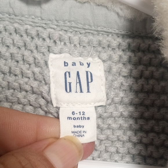 Baby Gap Girls Cozy Gray Knit Jacket with Faux Fur Collar Size 6-12 Months - Picture 5 of 7